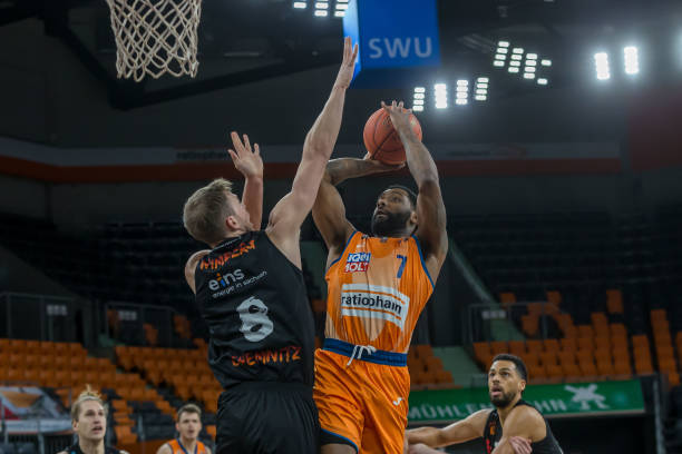 须在转会谈 须在转会谈