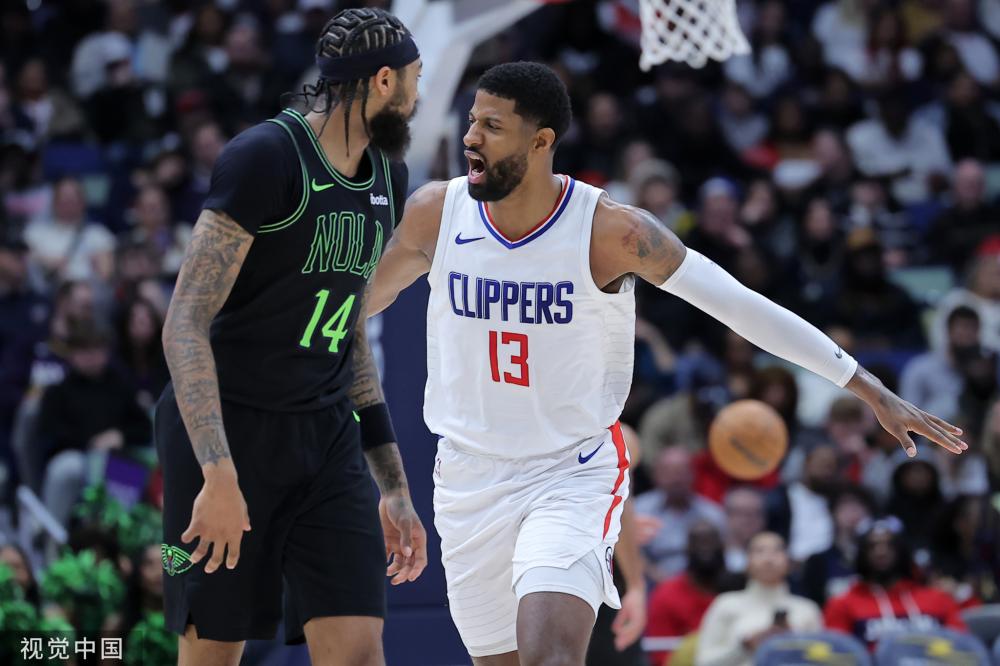 时而相视一 时而相视一