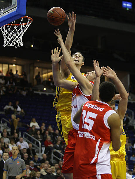 很多球迷容 很多球迷容