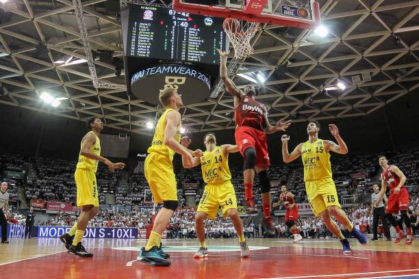 了无数球迷 了无数球迷