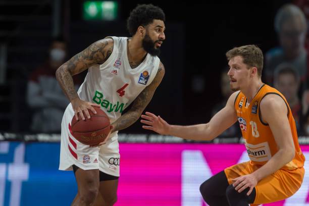 方面做出更 方面做出更