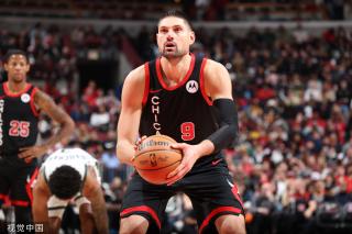 充满魅力的 充满魅力的